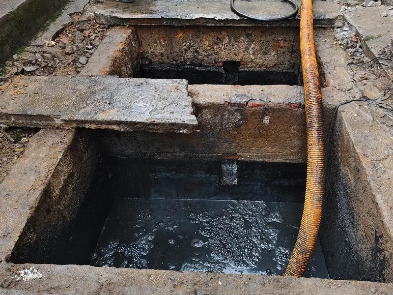 孝陵卫清理化粪池